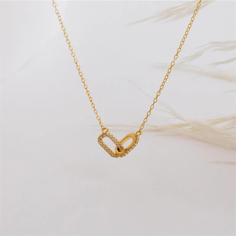 The 18k Gold Interlocking Circle Pendant
