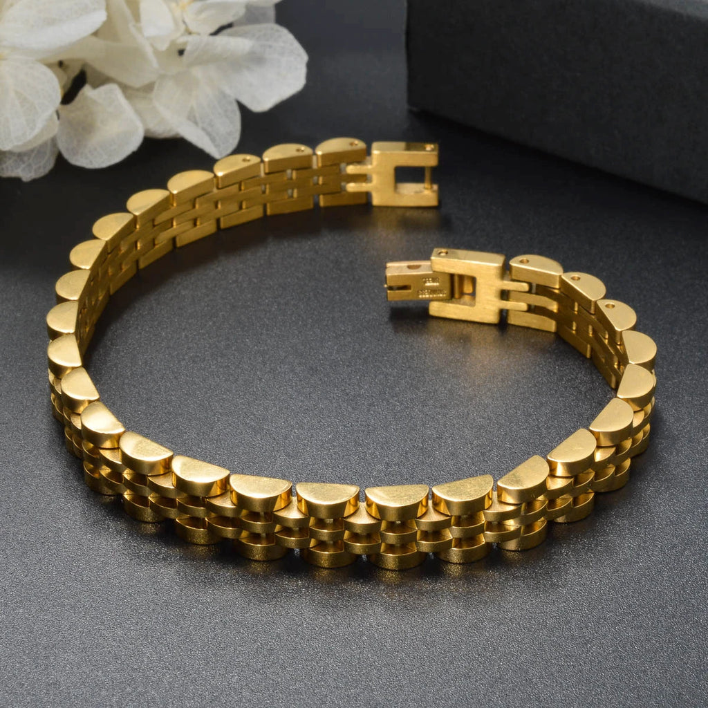 The Signature 8mm Classic Gold Bangle
