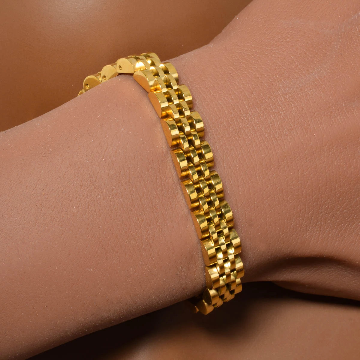 The Signature 8mm Classic Gold Bangle